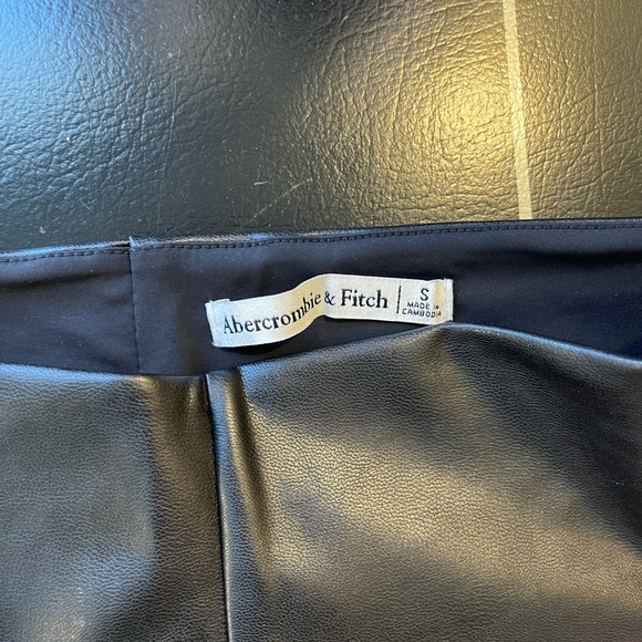 Abercrombie Vegan Leather Leggings - Picture 3 of 3